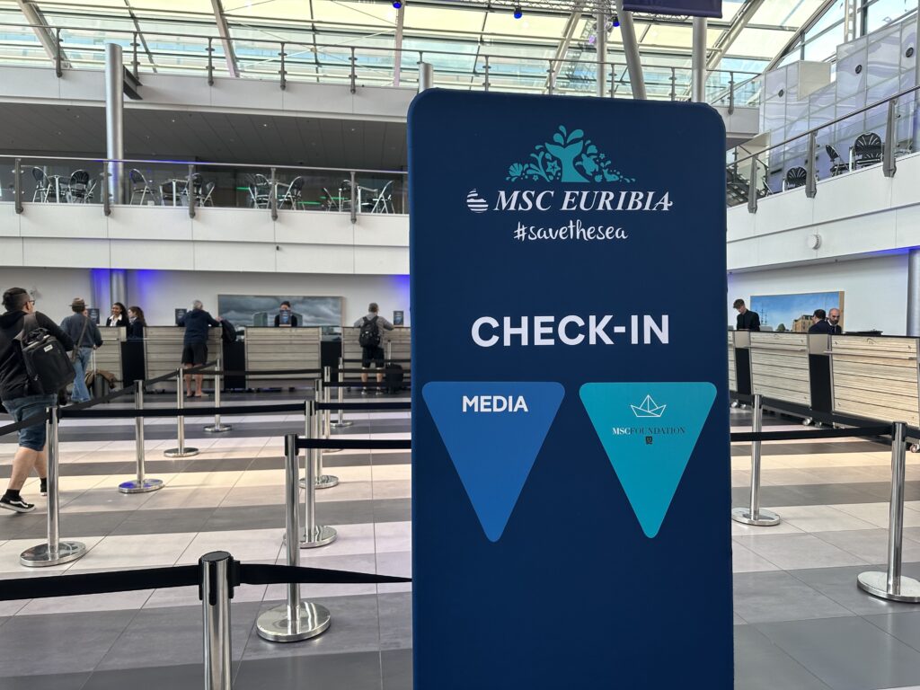 Área de check-in para embarque no MSC Euribia