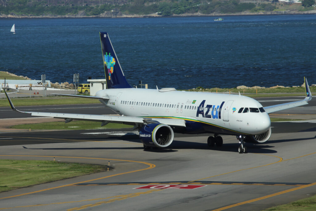 A320NeoAzul Foto LuisNeves7 Azul anuncia mais de 100 voos extras e reativa operação em Blumenau para a Oktoberfest