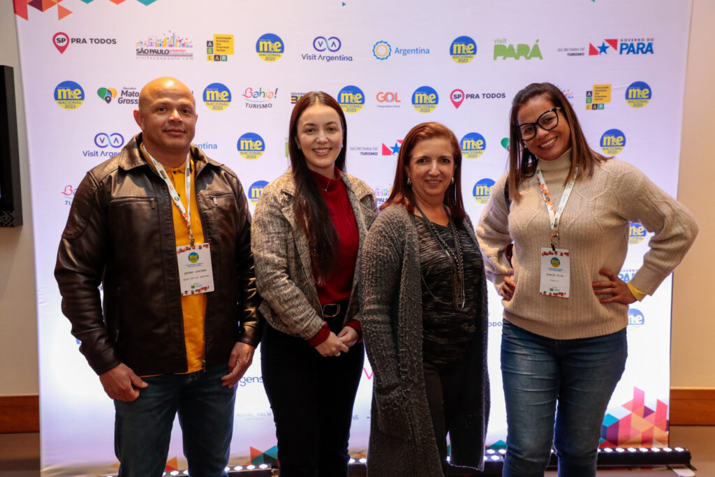 Ademar Laurindo e Jessika Rother, da Equipe Vertical Adventure, Juliana Fischer, e Simone Lara, do Seadtur-MT, e Glaucia Silva, da Visite MT