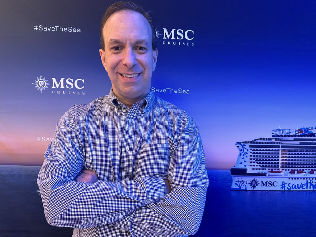 Adrian Ursilli, diretor geral da MSC no Brasil a bordo do novo navio MSC Euribia