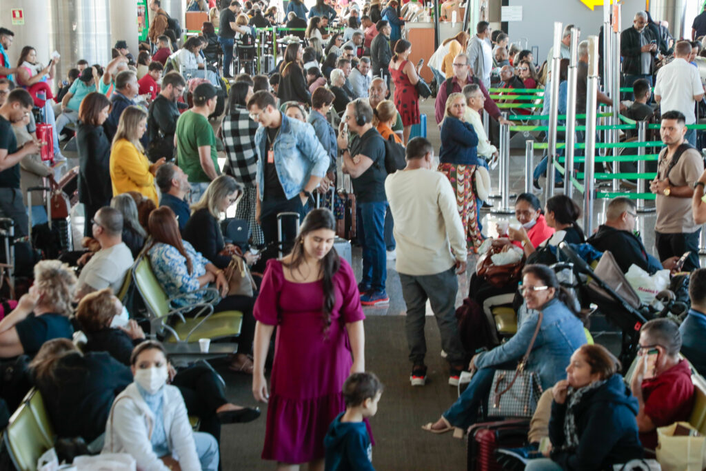 Tráfego aéreo no Brasil cresce em outubro e chega a 7,8 milhões de passageiros Tráfego aéreo no Brasil cresce em outubro e chega a 7,8 milhões de passageiros