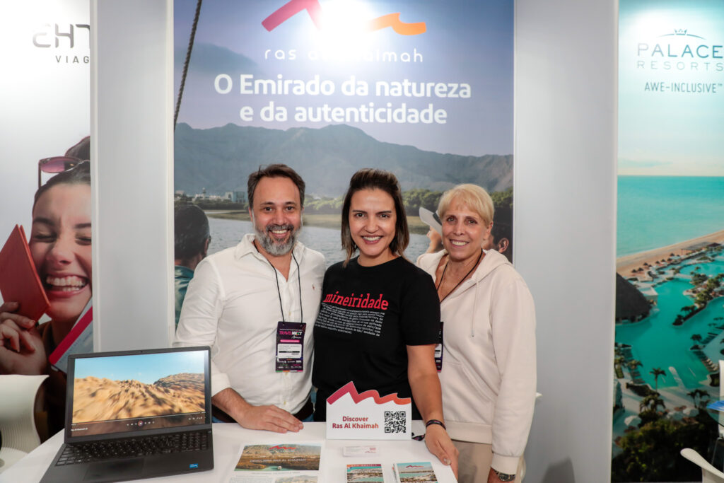Aline Glaeser, diretora da Travel Next Minas, entre Christina Kler e Alex Bernardes, da Ras Al khaimah