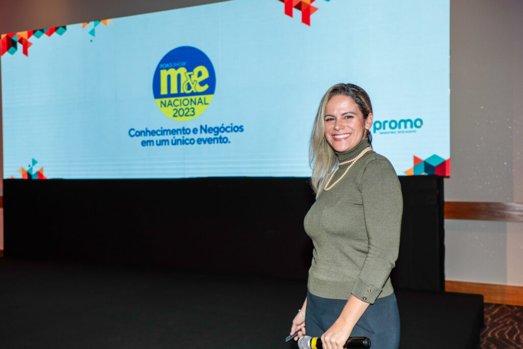Aline Moretto do Visite Sao Paulo SPCVB mostra principais atrações do Estado durante a Travel & Adventure Show em Miami