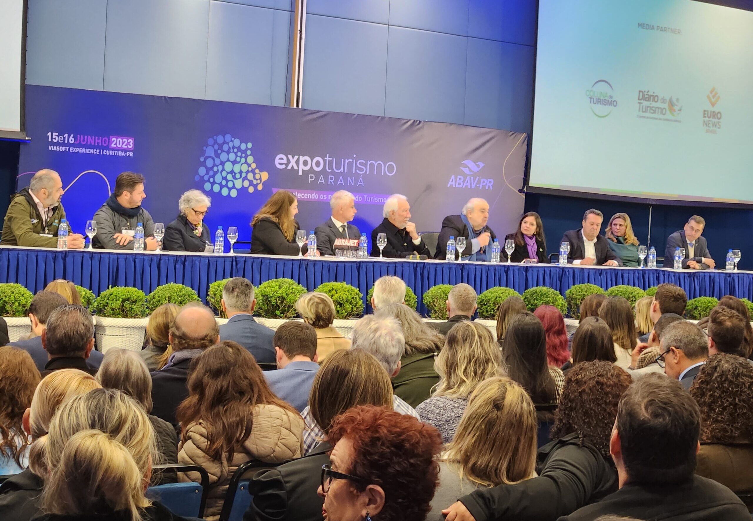 Autoridades compoe a mesa de abertura da Expo Turismo Parana 1 scaled e1706645738743 Abav-PR confirma primeiras palestras da Expo Turismo Paraná 2024