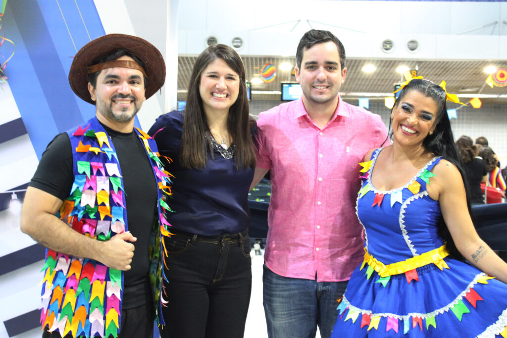 Cacau de Paula, secretária de Turismo do Recife e Eduardo Loyo, presidente da Empetur, com Francisco e Josy Caxiado, do Balé Cultural de PE