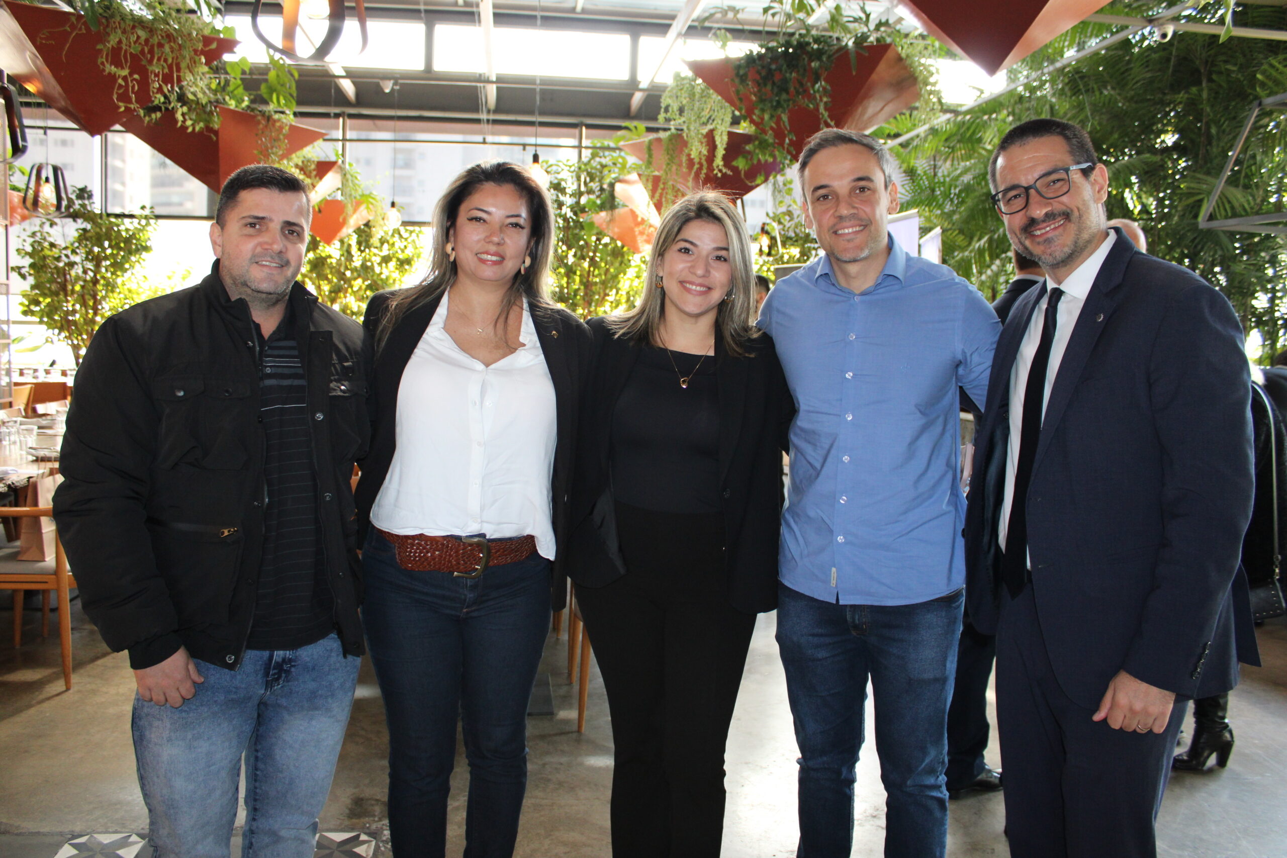 Clelio Junior, da Royal Trip, Adriana Yamamoto, da Royal, Luana Cabral e André Cabral, da VP Santos Viagens, e Ignacio Palacios, da MSC Clelio Junior, da Royal Trip, Adriana Yamamoto, da Royal, Luana Cabral e André Cabral, da VP Santos Viagens, e Ignacio Palacios, da MSC