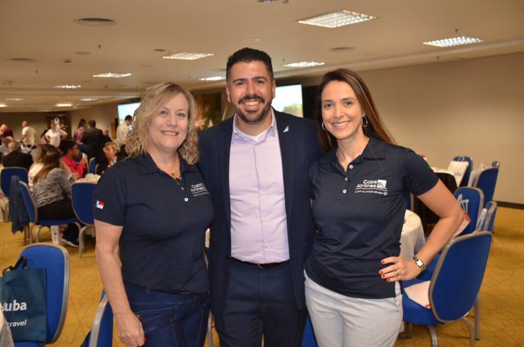 Cristiane Cortizo, Raphael de Lucca e Karina Nascimento, da Copa Airlines