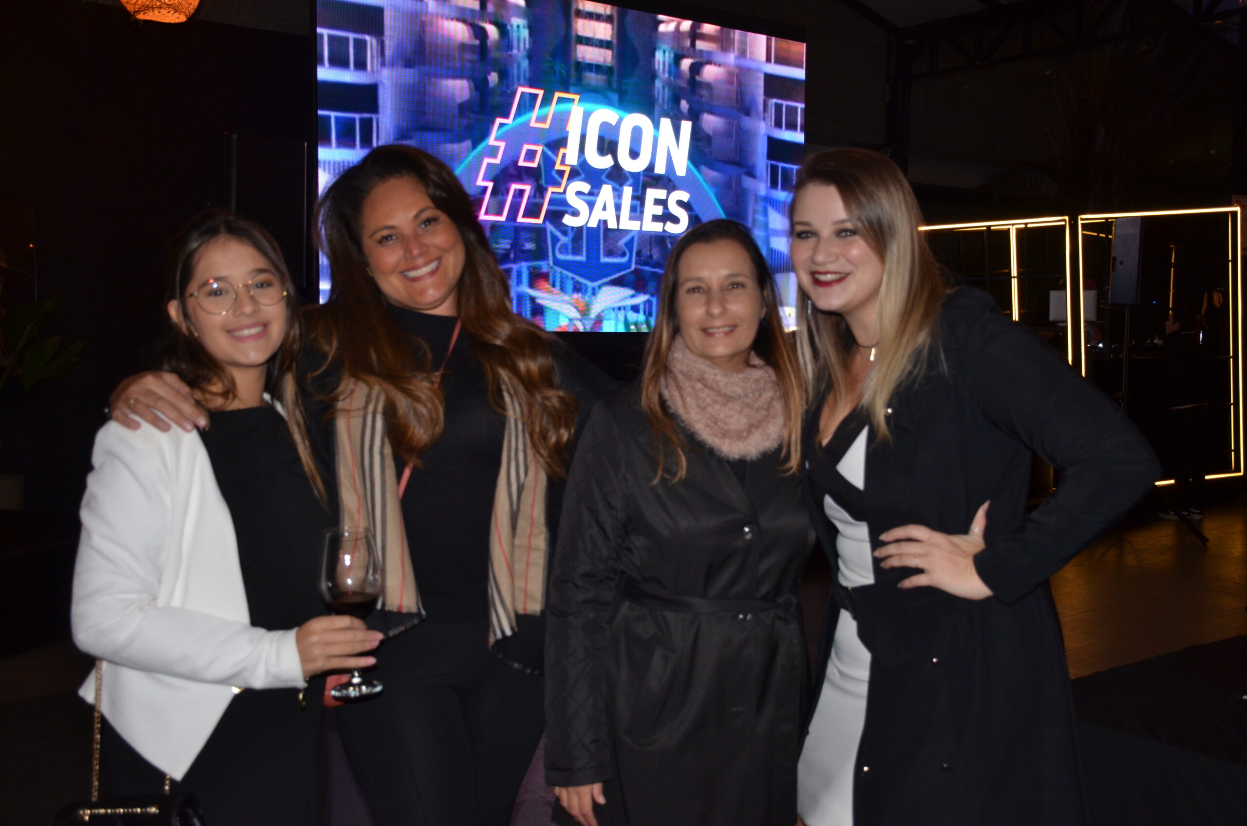 Sarah Sommerfeld, junto Eliana Ramos, da Guiatours, Denise Lyra, da R4F Viagens e Giulliane, da R11com Sarah Sommerfeld, junto Eliana Ramos, da Guiatours, Denise Lyra, da R4F Viagens e Giulliane, da R11com