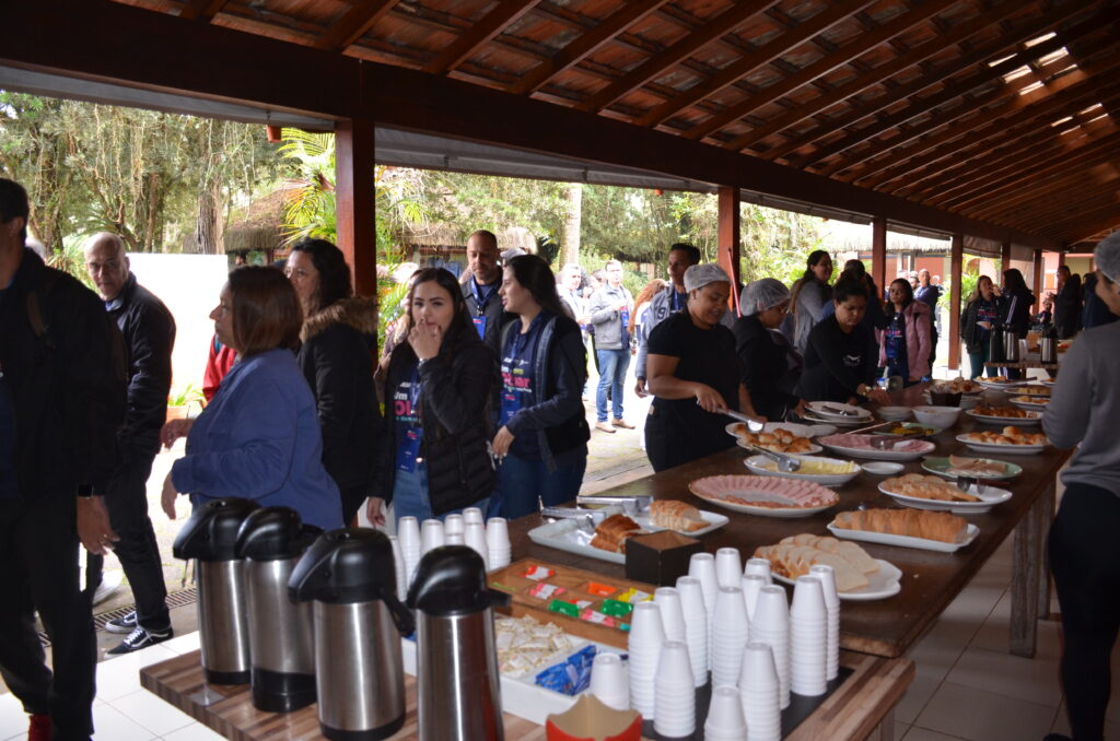 Agentes foram recepcionados com um café da manhã no Hotel Terras Altas