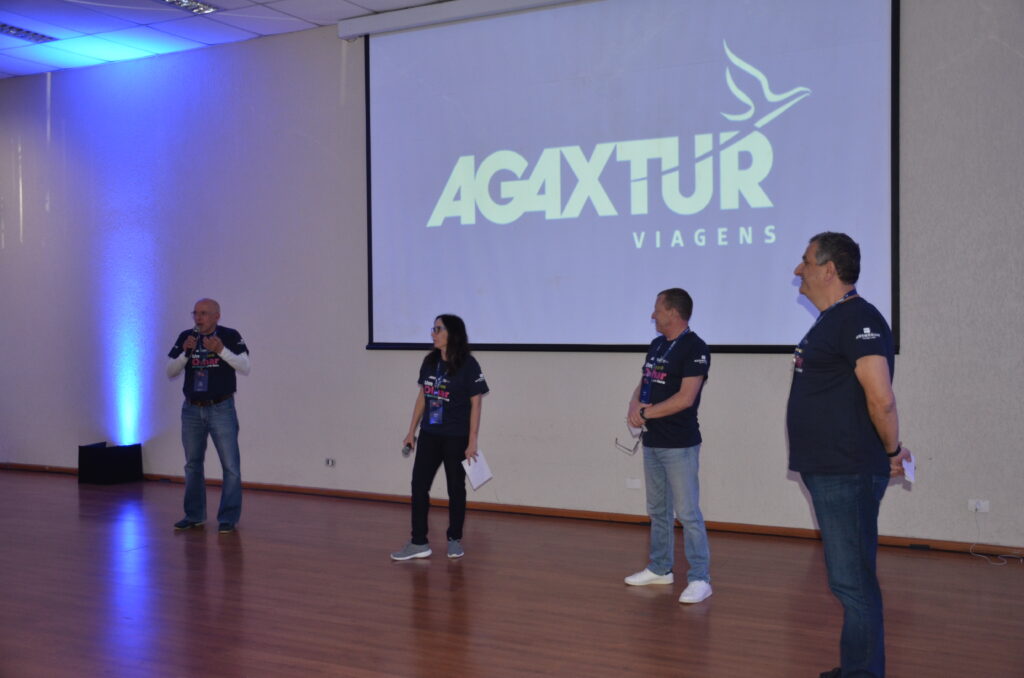Os diretores da Agaxtur conversaram com os agentes na manhã deste sábado