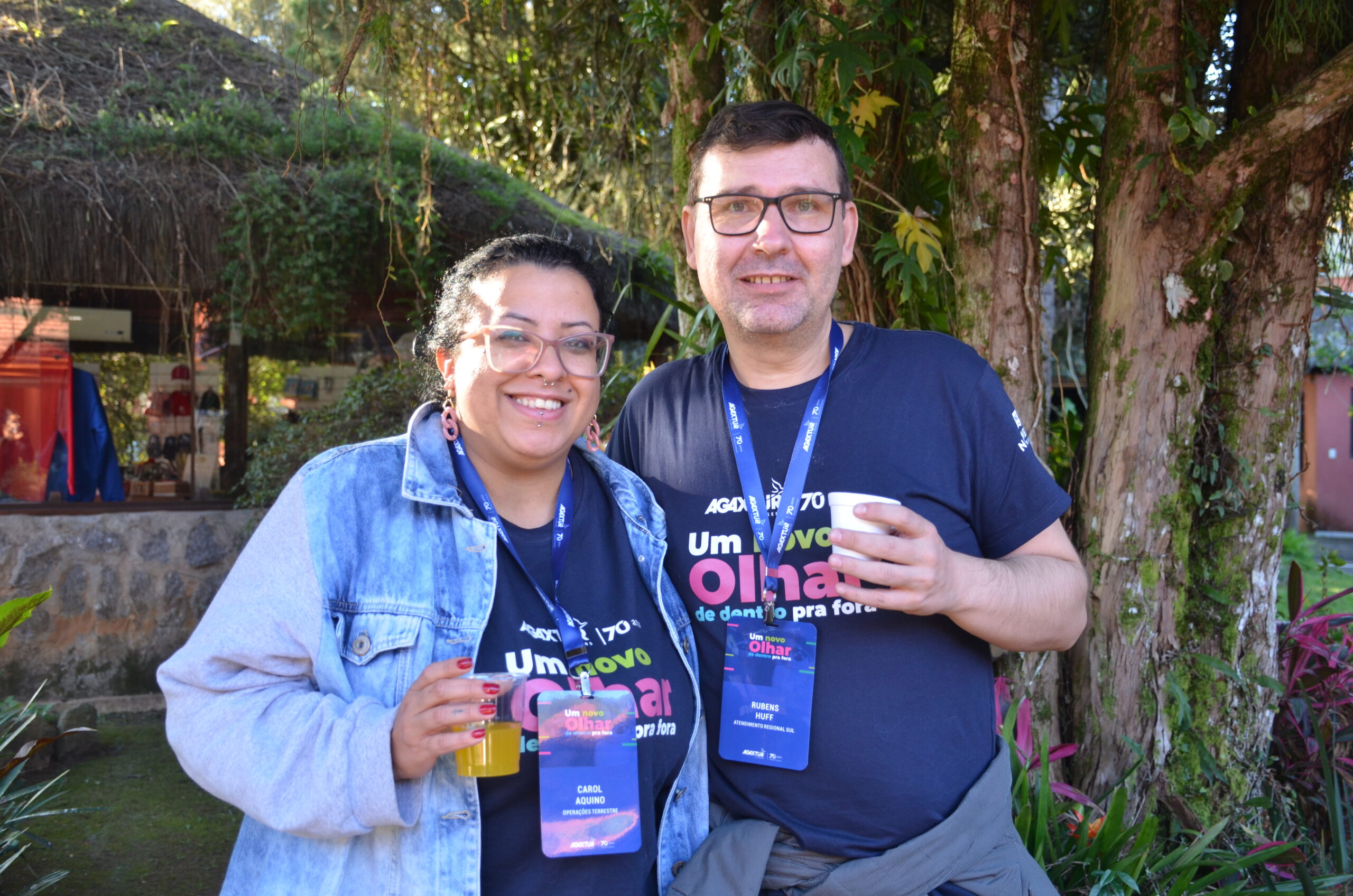 Carol Aquino, de Operações Terrestres e Rubens Huff, de Atendimento regional Sul Carol Aquino, de Operações Terrestres e Rubens Huff, de Atendimento regional Sul