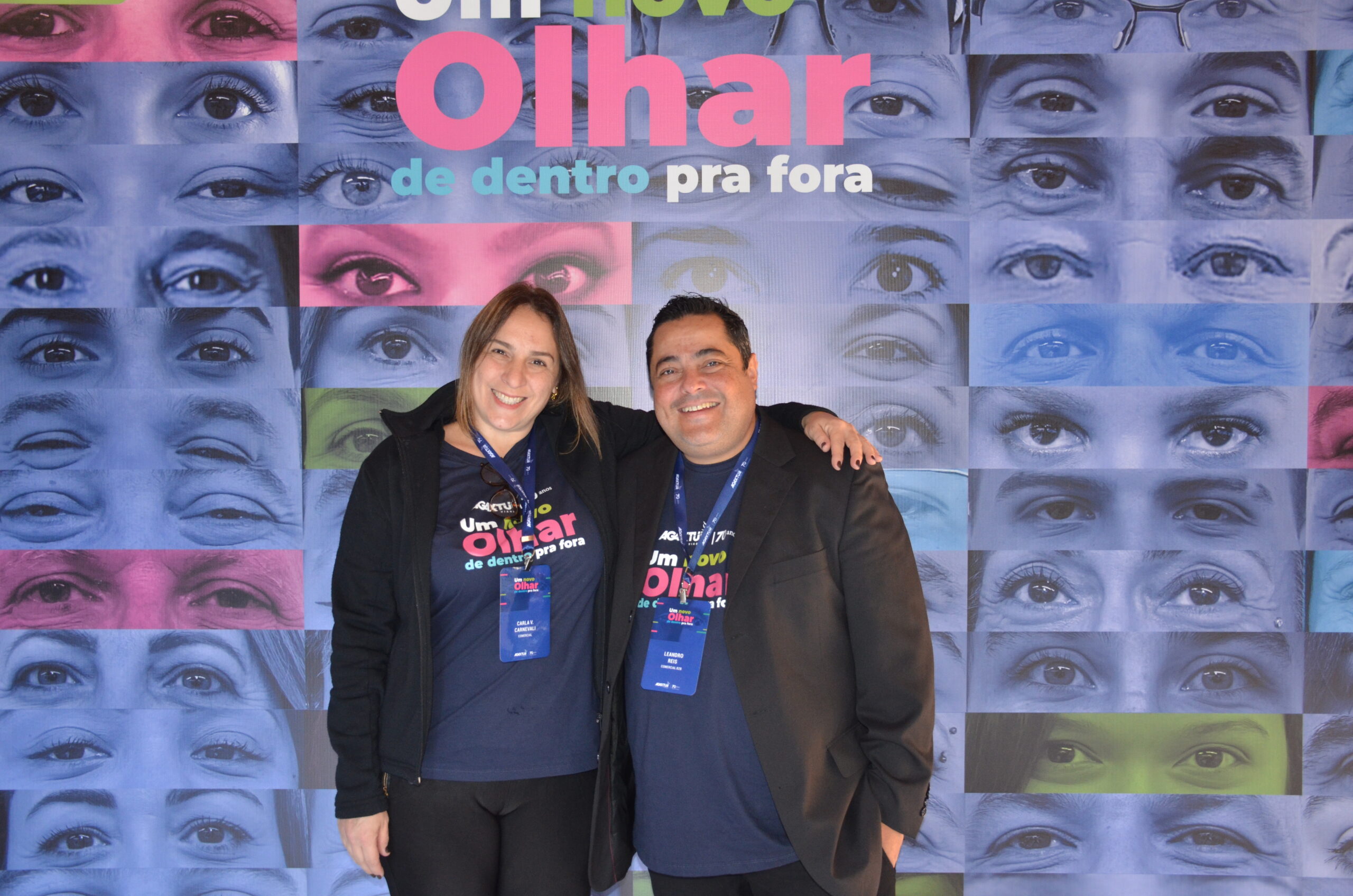 Carla Carnevali, do comercial e Leandro Reis, do comercial B2B