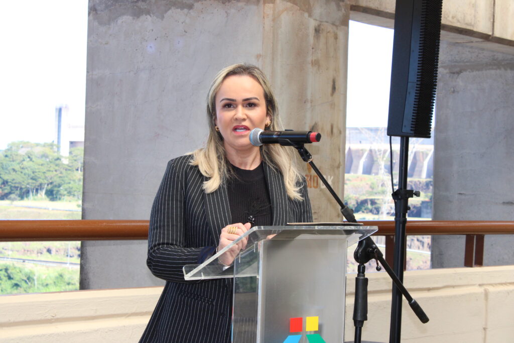 Daniela Carneiro ministra do Turismo Embratur e Itaipu Binacional lançam programa focado em soluções tecnológicas para o Turismo