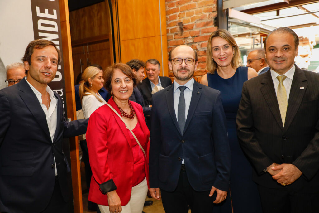 David Seromenho, da TAP, Lídia Monteiro, e Luís Araújo, do Turismo de Portugal, e Luciane Leite e Roberto de Lucena, da Setur-SP