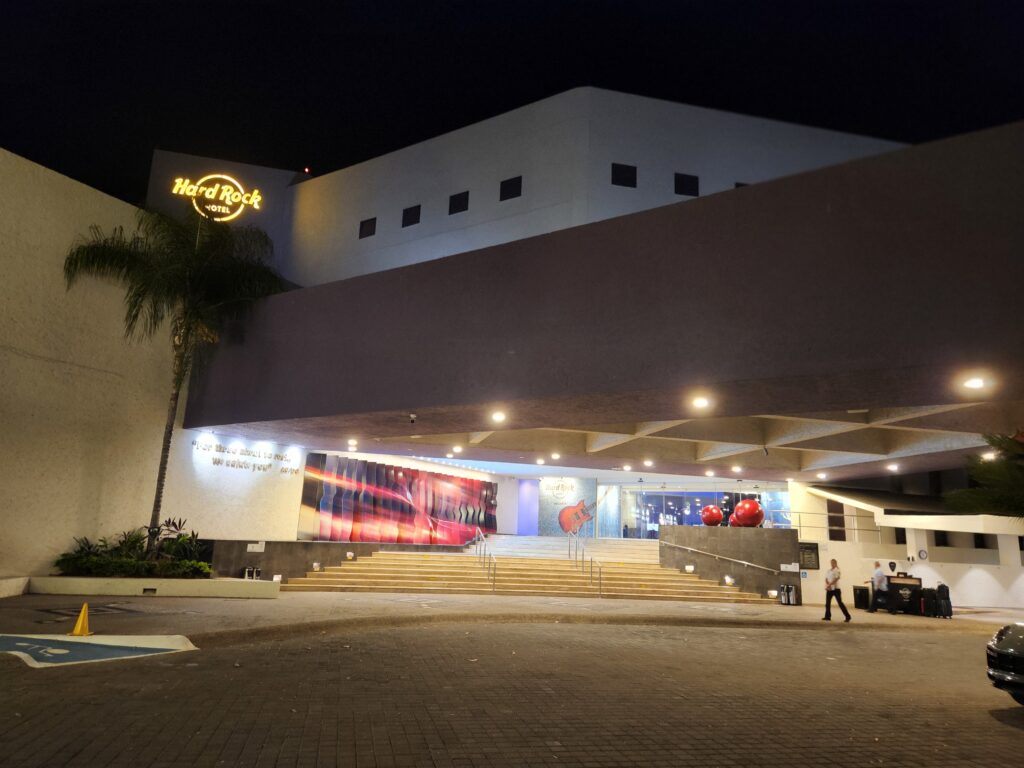 Entrada principal do HRH Vallarta Fotos Rafael TorresME Hard Rock Hotel Vallarta: fantasia e negócios na costa do Pacífico mexicano quer mais brasileiros