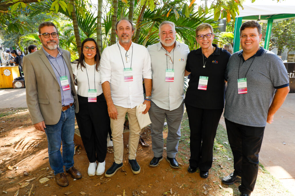 Equipe da ETS, com Evandro Kulm e Emerson Amaral, da Miketec