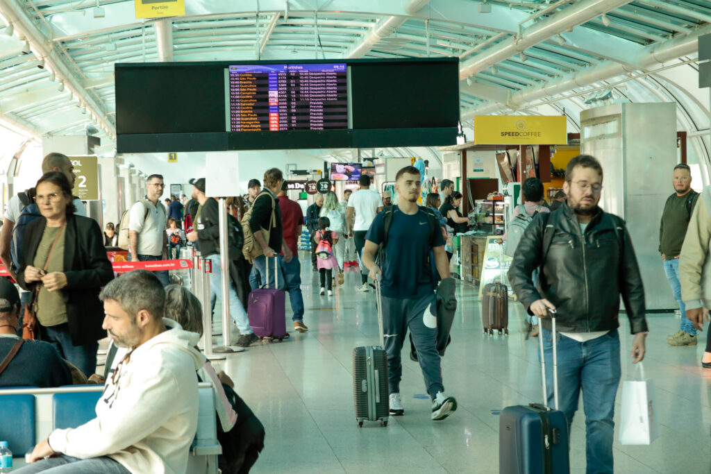 Eric Ribeiro Aeroporto Santos Dumond 18 Mais de 43 milhões de passageiros viajaram de avião no Brasil durante o primeiro semestre