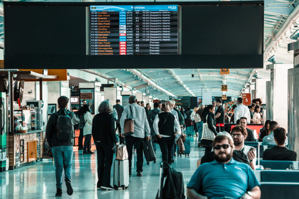 Mais da metade dos brasileiros desejam investir em viagens em 2024 1 Eric Ribeiro Aeroporto Santos Dumont passageiro Mais da metade dos brasileiros desejam investir em viagens em 2024