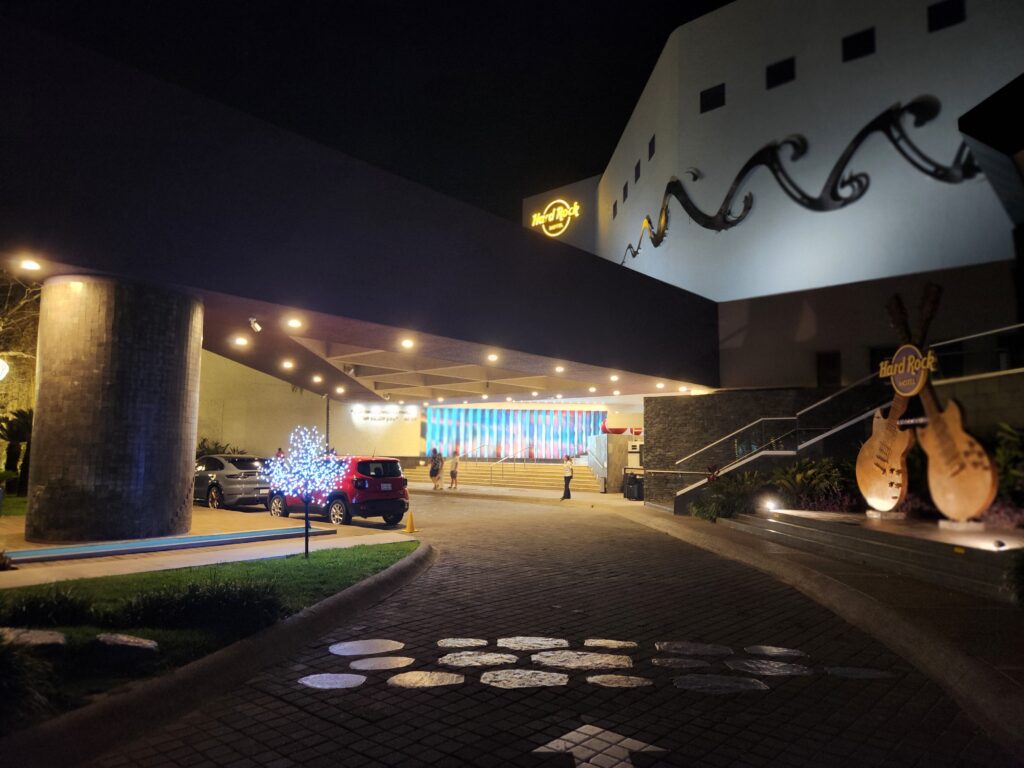 Fachada do Hard Rock Hotal Vallarta