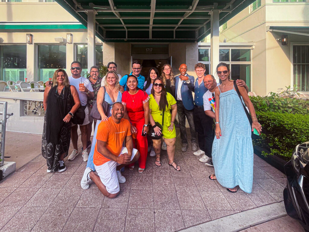 Famtour no Kimpton Surfcomber Hotel