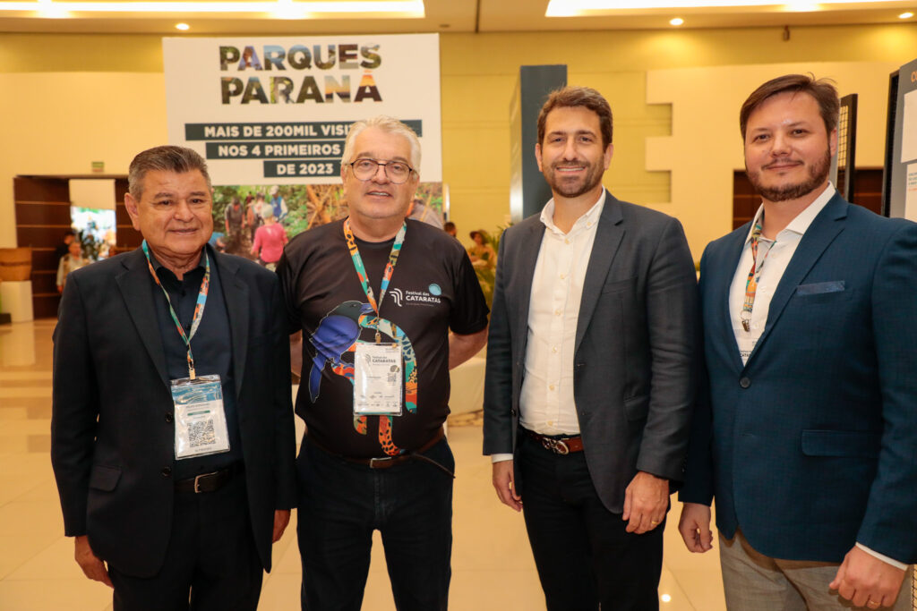 Felipe Gonzales, presidente do Visit Iguassu, Paulo Angeli, organizador do Festival das Cataratas, Bruno Heleno, diretor da CVC Corp, e Fábio Skraba, diretor de marketing da Paranatur