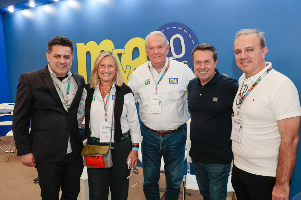 Gilmar Piola, da Setur-PR, Rosa Masgrau e Roy Taylor, do M&E, Márcio Nunes, secretário de turismo do Estado do Paraná, Marcelo Martini, da Setur-PR