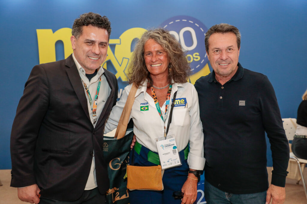 Gilmar Piola e Márcio Nunes, secretário de turismo do Estado do Paraná, com Mari Masgrau, do M&E