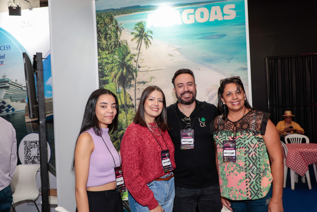 Hanny Vitória, VT Travel, Keila Garbato, da Agaxtur, Carlos Garbato, da Luck Receptivo, e Uoná Barbosa, da VT Travel Hanny Vitória, VT Travel, Keila Garbato, da Agaxtur, Carlos Garbato, da Luck Receptivo, e Uoná Barbosa, da VT Travel