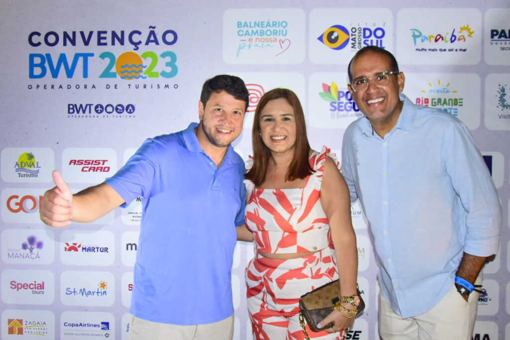 Adonai Arruda Filho, da BWT; Karina Fernandes, da Kanandes Viagens; e Graco Silva, da Graco Viagens