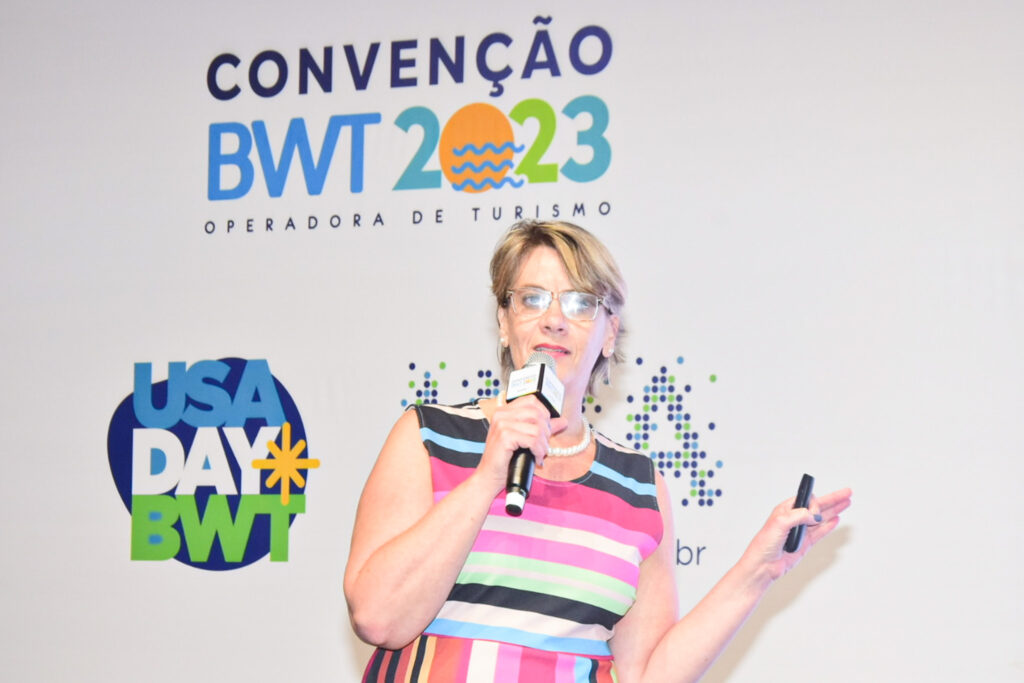 Representante da Rentyl Resorts, Luciane Casagrande