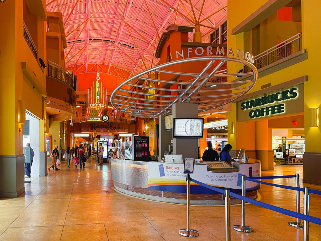 Hall de entrada do Dolphin Mall