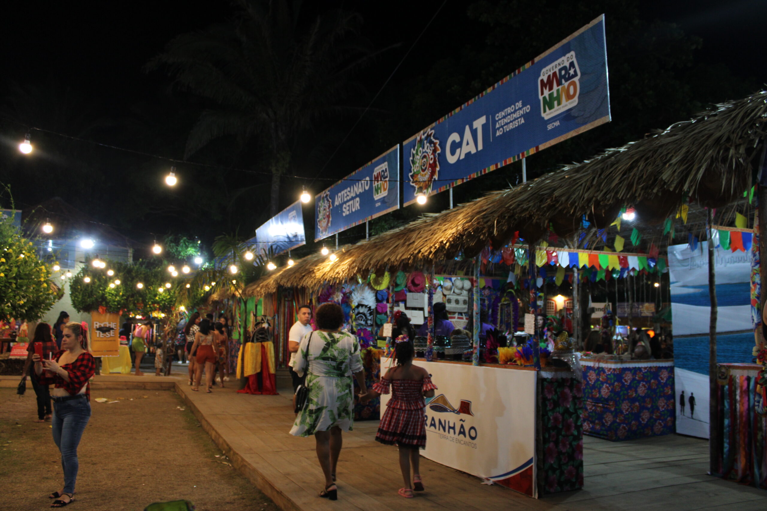 Dentro dos Arraias, há ainda o CAT - Centro de Atendimento ao Turista Dentro dos Arraias, há ainda o CAT - Centro de Atendimento ao Turista