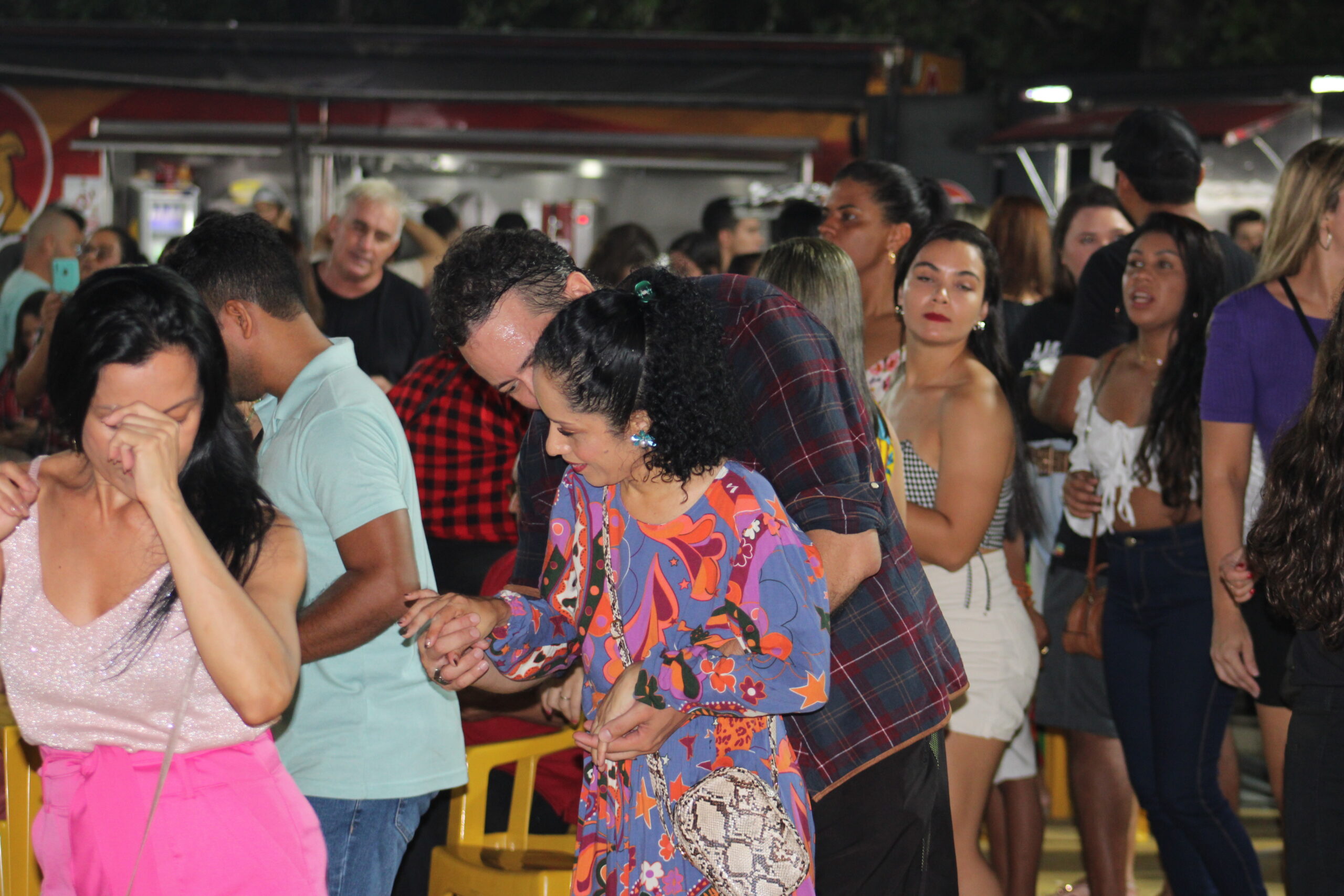 Além de apresentações dos bois, há ainda shows de forró e outros ritmos musicais Além de apresentações dos bois, há ainda shows de forró e outros ritmos musicais