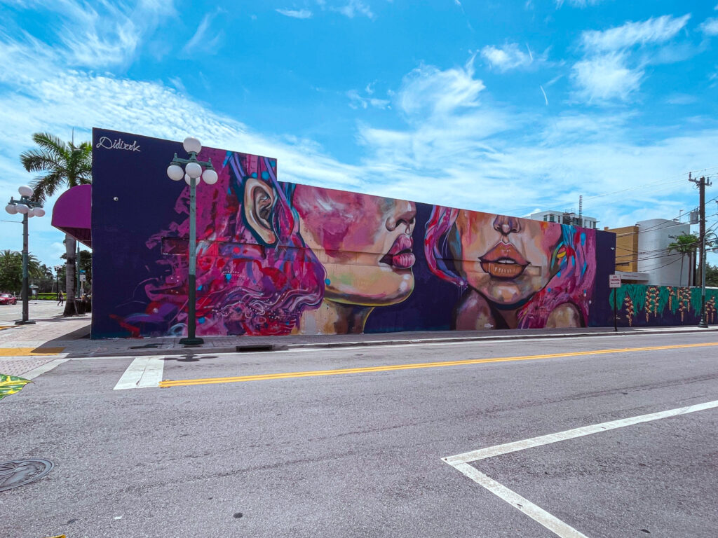 Mural artístico nas ruas de Hollywood, cidade entre Miami e Fort. Lauderdale