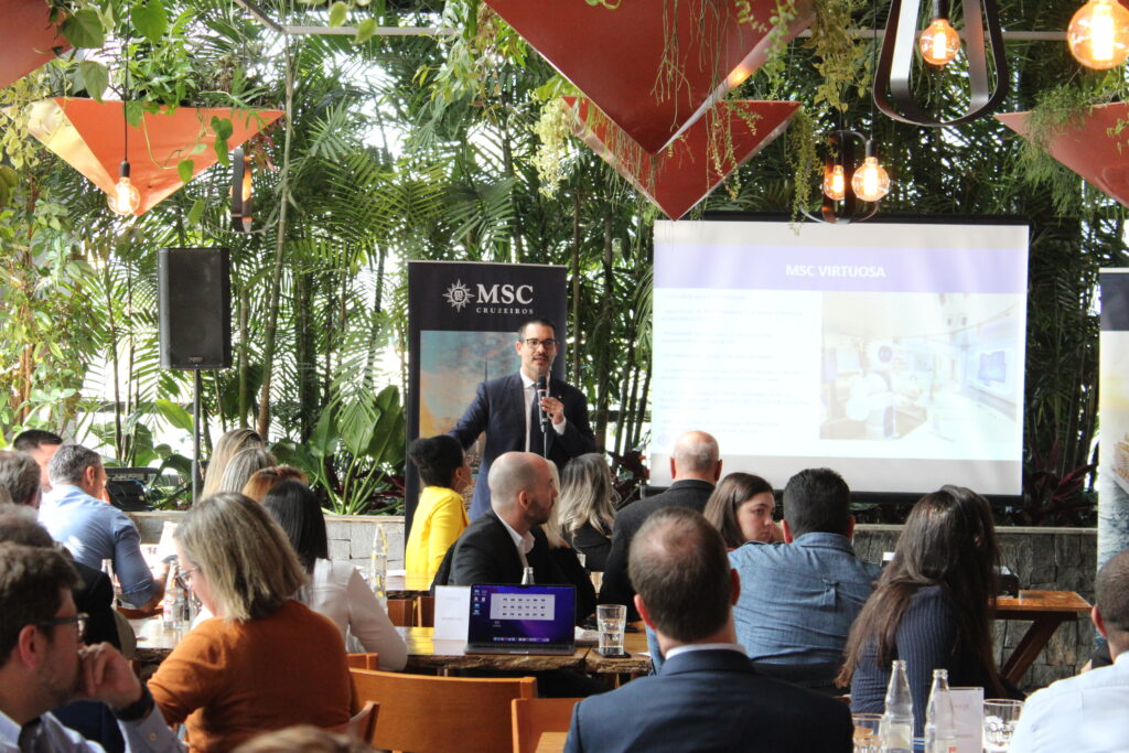 Ignacio Palacios apresenta as oportunidades do Golfo Arabico pela MSC MSC e Emirates lançam novos pacotes completos no Golfo Arábico para 150 agentes; veja fotos