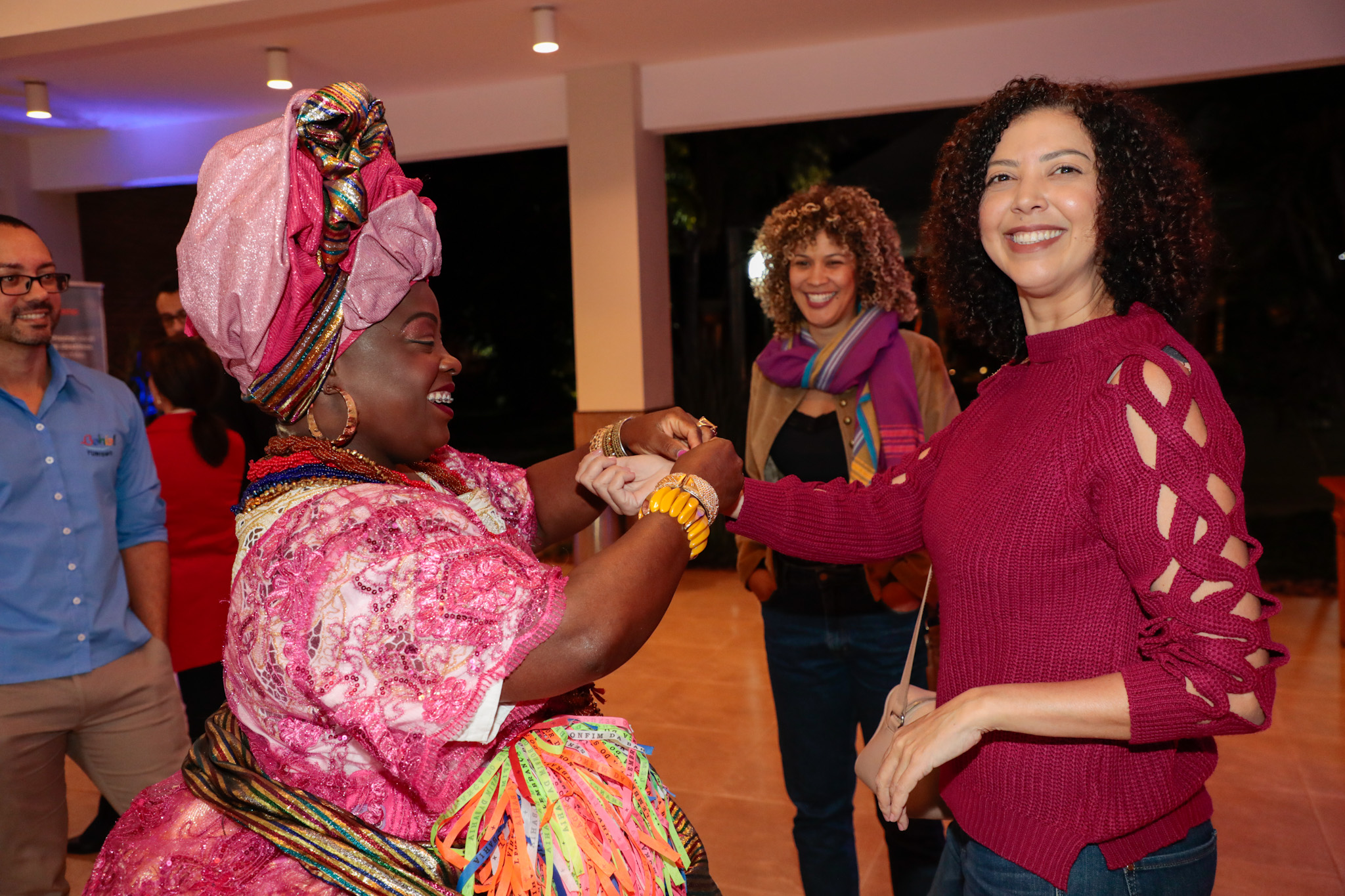 Ingrid Azenha, da Valtur Experience, com Lucicleide Nascimento, da Setur-BA Ingrid Azenha, da Valtur Experience, com Lucicleide Nascimento, da Setur-BA