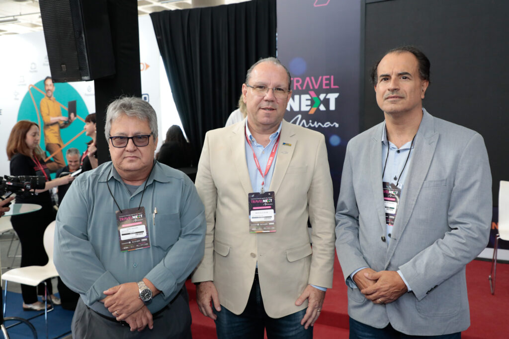 José Aguiar, do Sindetur-MG, Marcelo Silva, presidente do Sebrae MG, e Alexandre Brandão, vice presidente da Abav-MG