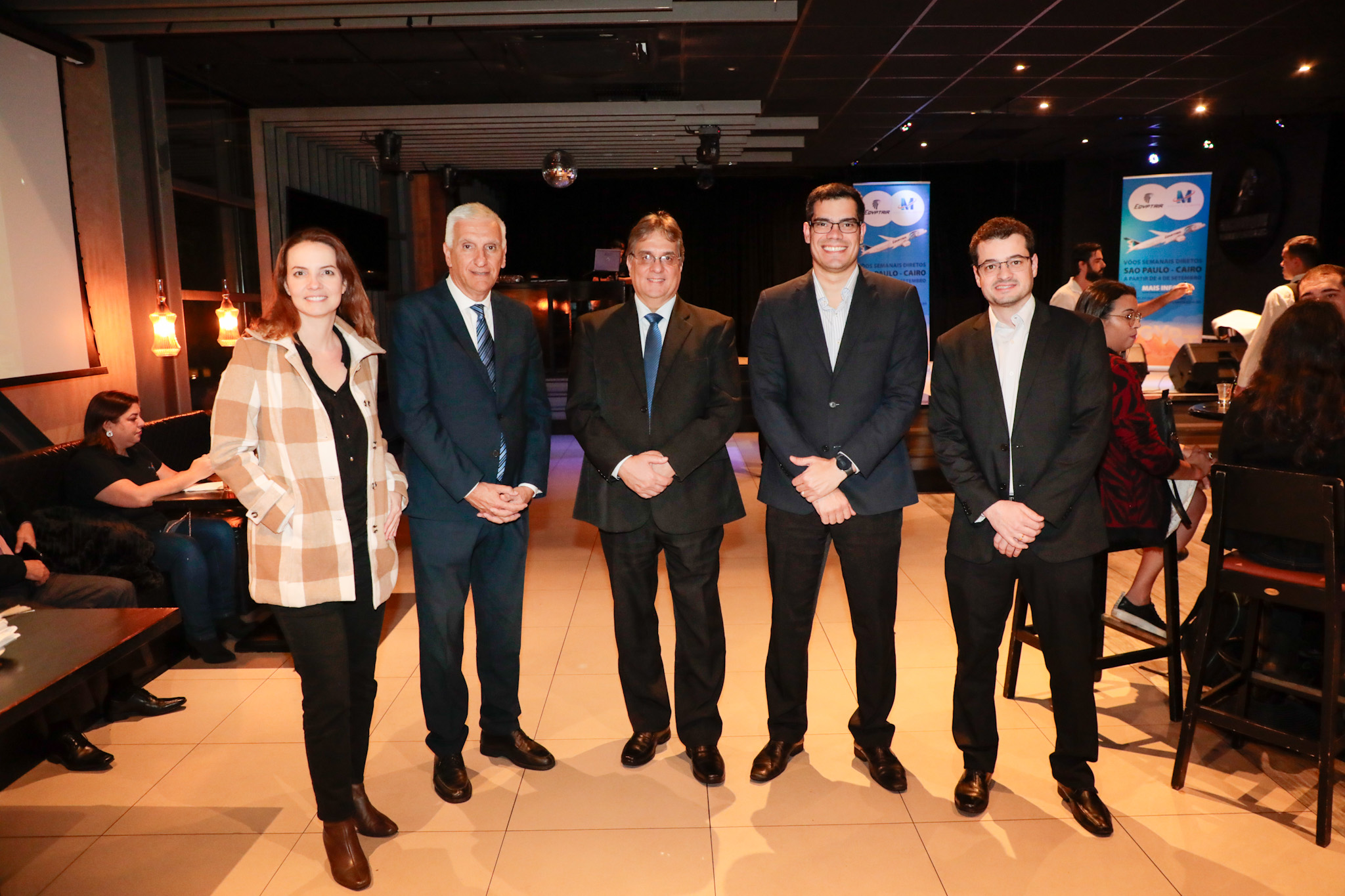 Júlia Orrico, da GRU Airport, Sydney Casarini, da Egypt Flights, Jairo Ribeiro, da Egypt Flights, e Marcelo Vasconcellos e Tadeu Neves, da GRU Airport Júlia Orrico, da GRU Airport, Sydney Casarini, da Egypt Flights, Jairo Ribeiro, da Egypt Flights, e Marcelo Vasconcellos e Tadeu Neves, da GRU Airport