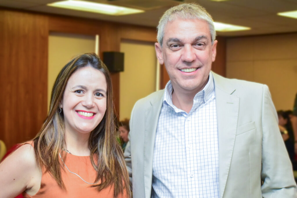 Juliana Assumpcao e Fernando Santos da Abav 2 Abav-SP | Aviesp: agenciamento de viagens segue aquecido, mas falta mão de obra