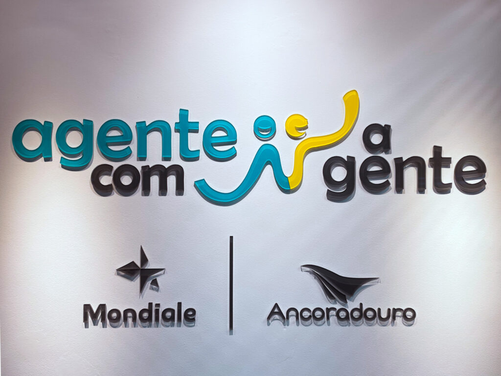 Letreiro Agente com a gente da Ancoradouro