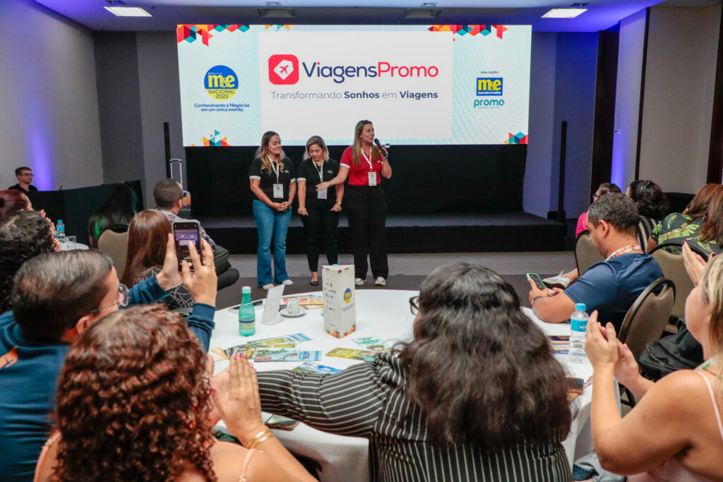 Lorena Faleiro, Cinthya Rezende, e Wanessa Pereira, da ViagensPromo e ViagensCorp