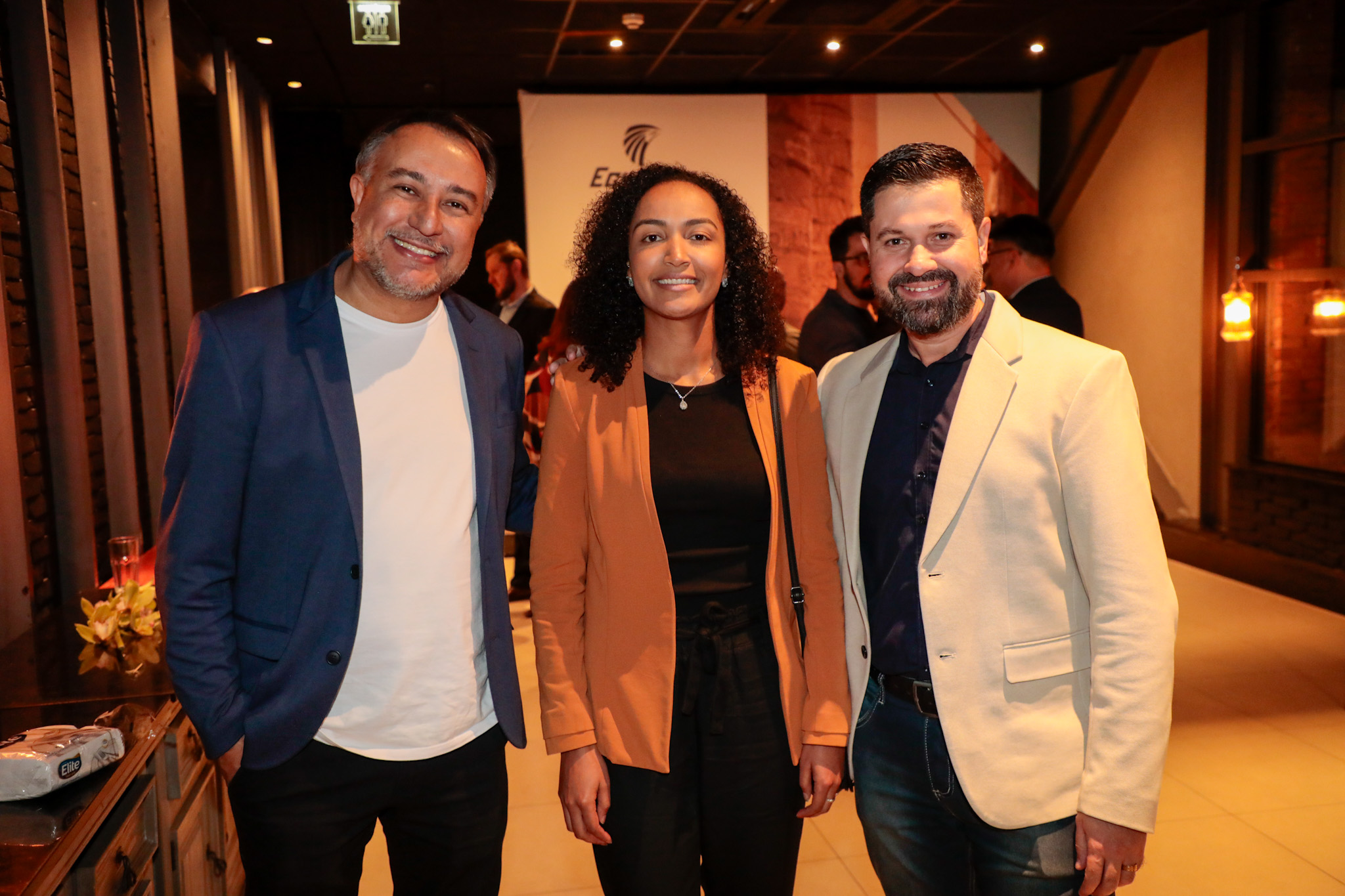 Marcelo Bueno, da ViagensPromo, e Iria Ferreira e Daniel Caturani, da Decolar Marcelo Bueno, da ViagensPromo, e Iria Ferreira e Daniel Caturani, da Decolar
