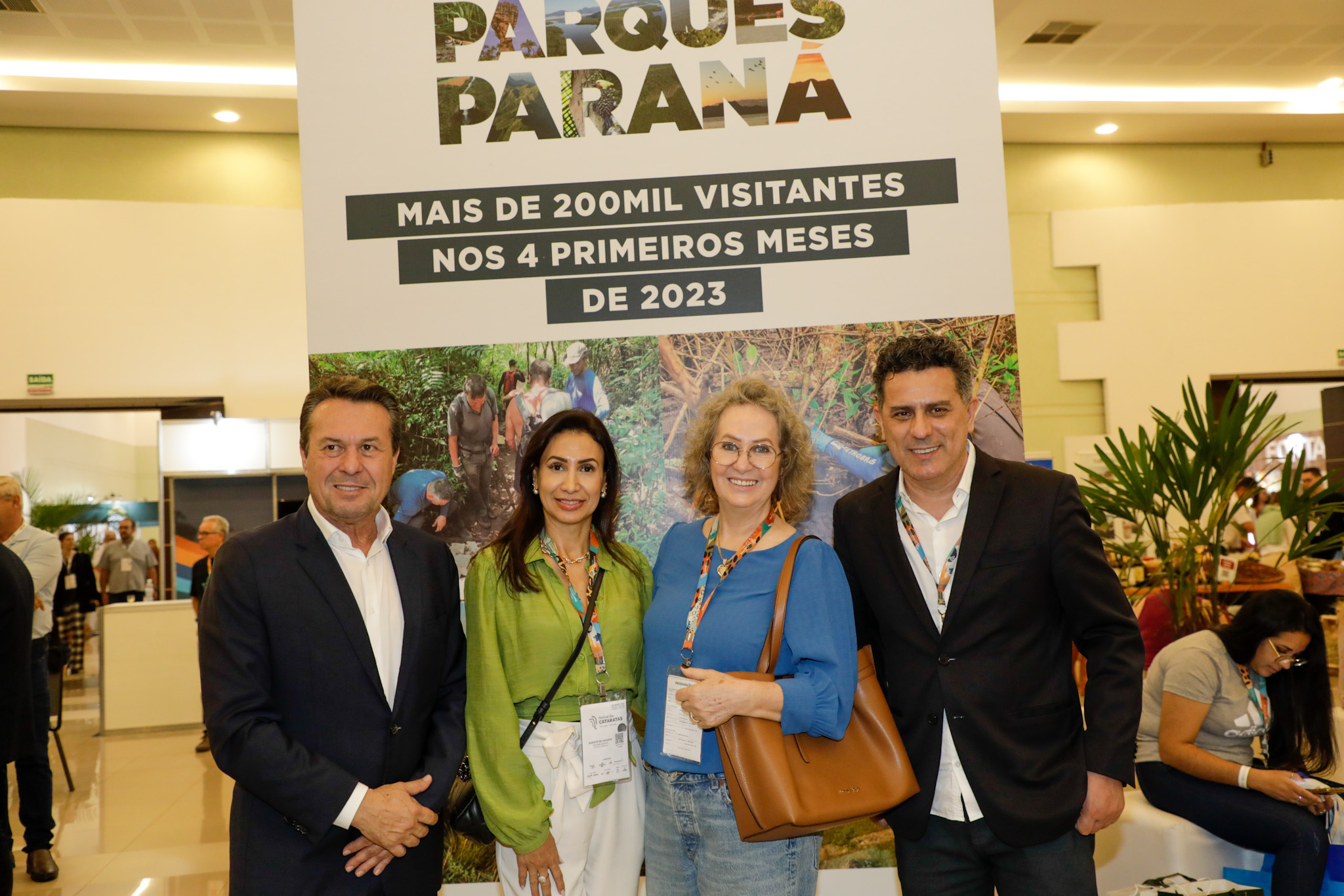 Márcio Nunes, secretário de turismo do Estado do Paraná, Rosana Lazarini, da Destino Foz Turismo, Inês Weizemann, ex prefeita de Foz do Iguaçu, e Gilmar Piola, da Setur-PR