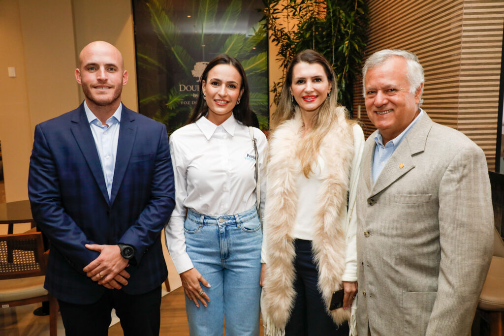 Marcos Pressuto, da FRT; da Marcela Spagnol, da Azul Viagens; Sidy Perazzoli, da All Brazil; e Licério Santos, da All Brazil Marcos Pressuto, da FRT; da Marcela Spagnol, da Azul Viagens; Sidy Perazzoli, da All Brazil; e Licério Santos, da All Brazil