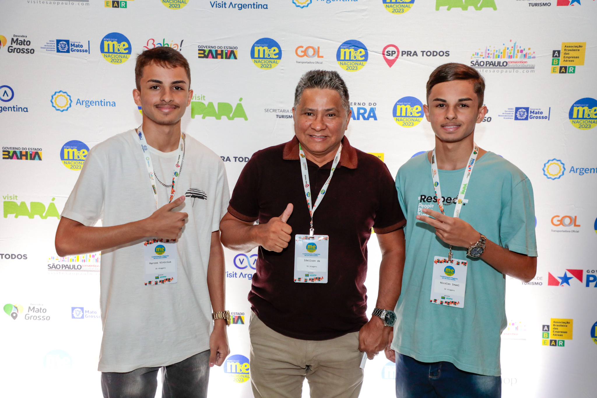 Marcos Vinícius, Ideilson de Oliveira, e Nicolas Imael, da ID Viagens Petra Peron, e Marly Trindade, da Setur-BA Marcos Vinícius, Ideilson de Oliveira, e Nicolas Imael, da ID Viagens Petra Peron, e Marly Trindade, da Setur-BA