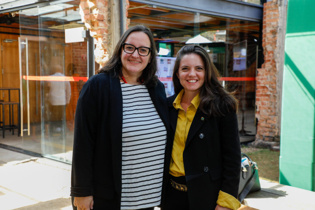 Mariana Aldrigui e Jaqueline Gil, da Embratur