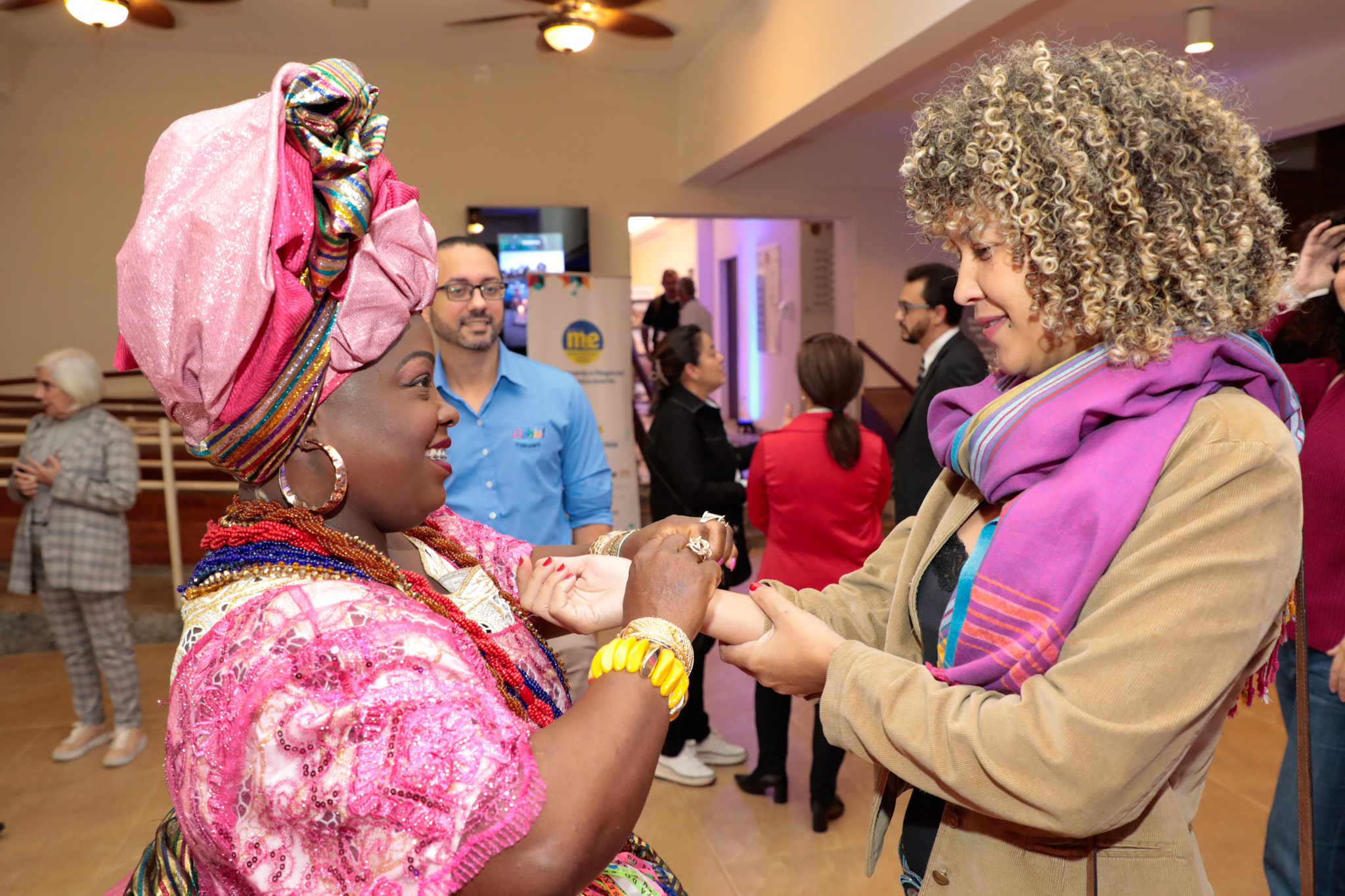 Pamela Azenha, da Valtur Experience l, com Lucicleide Nascimento, da Setur-BA Pamela Azenha, da Valtur Experience l, com Lucicleide Nascimento, da Setur-BA