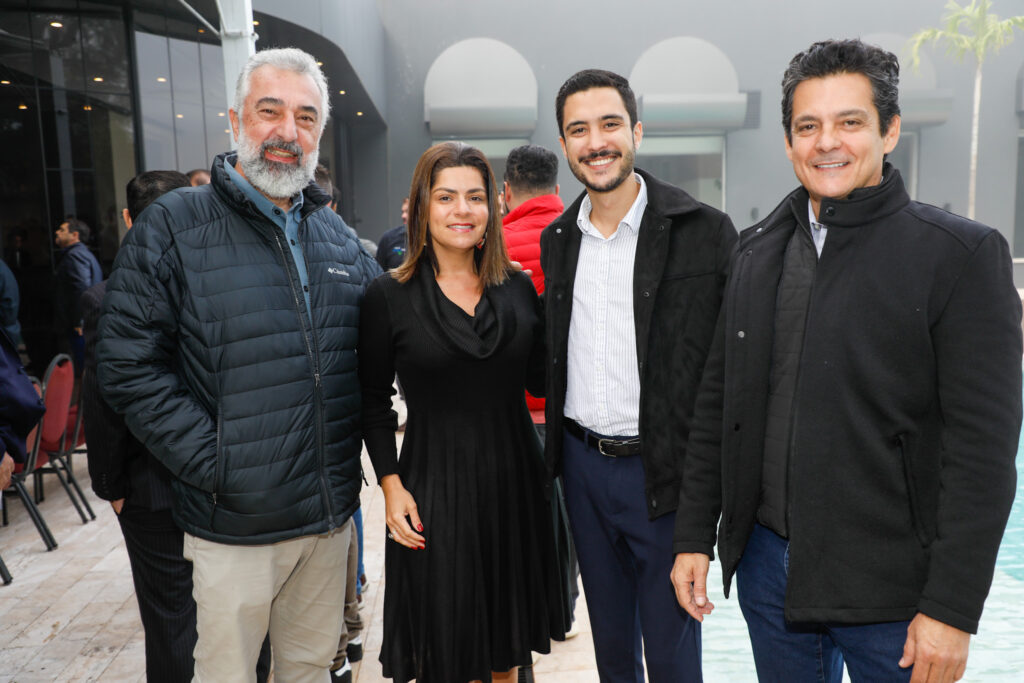 Peter Kutuchian, do Hotelier News; Daniela Araújo, da Decolar; Victor Azevedo, da Brasil de Férias; e Eduy Azevedo, da Brasil de Férias Peter Kutuchian, do Hotelier News; Daniela Araújo, da Decolar; Victor Azevedo, da Brasil de Férias; e Eduy Azevedo, da Brasil de Férias