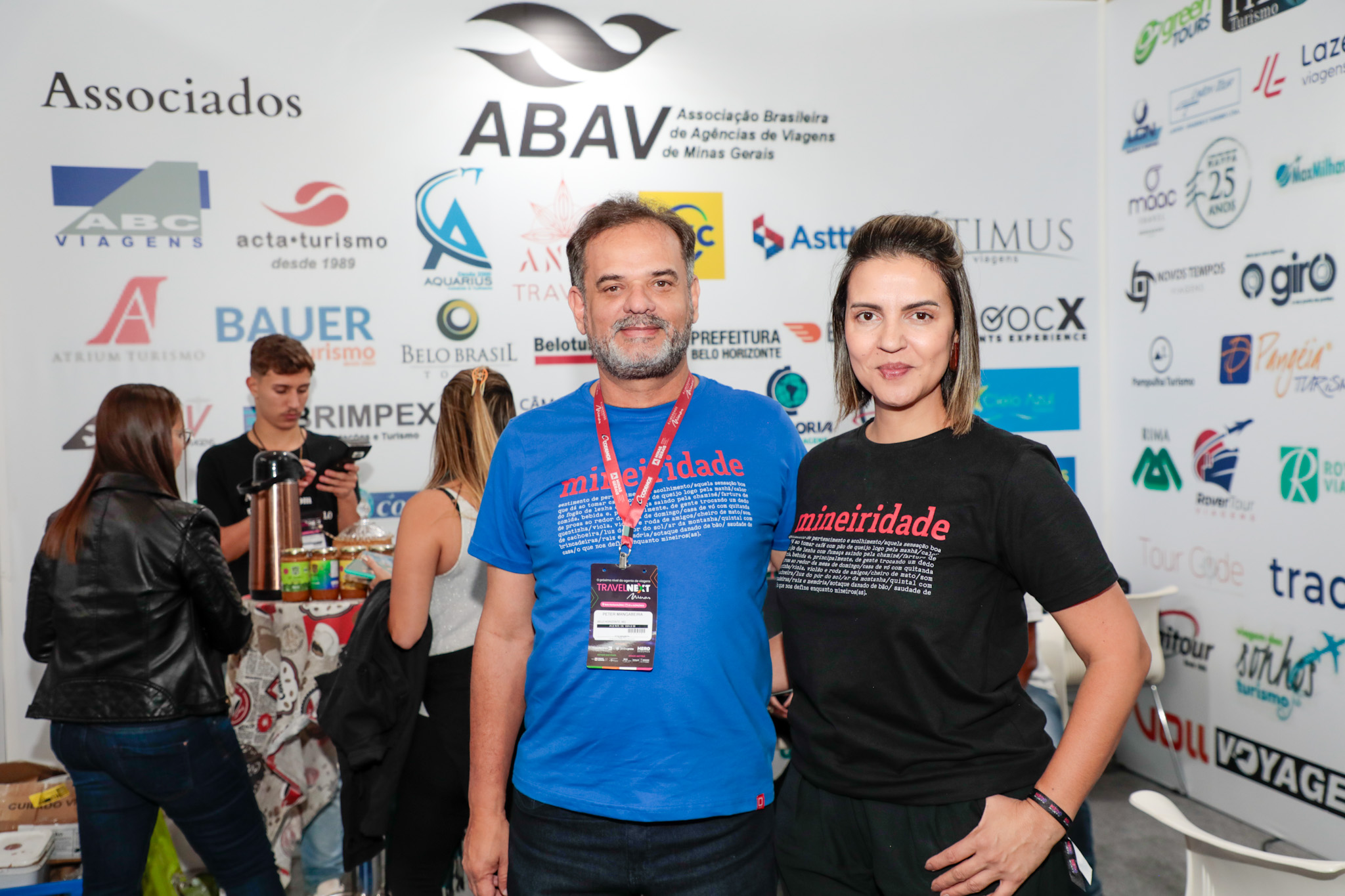 Travel Next Minas: Abav-MG destaca força do agenciamento e crescimento do setor 1 Peter Mangabeira presidente da Abav MG e Aline Glaeser diretora da Travel Next Minas Travel Next Minas: Abav-MG destaca força do agenciamento e crescimento do setor