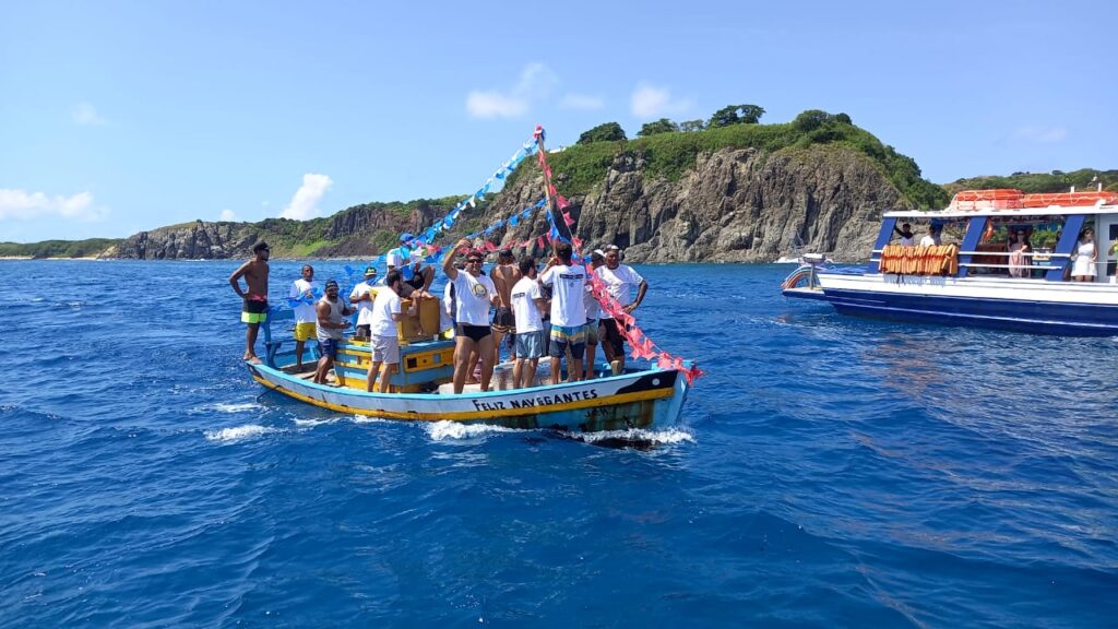 Fernando de Noronha tem festas juninas e até procissão marítima neste mês de junho